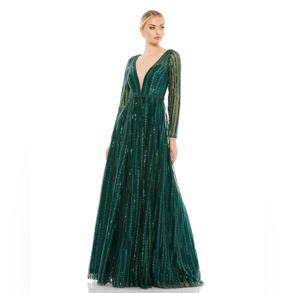 $698 Mac Duggal
Sequin Deep Mesh V-Neck Long Sleeve Ball Gown size12 - Picture 1 of 11